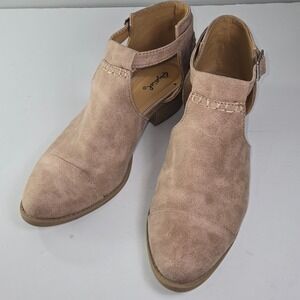 Qupid Women's Cutout Ankle Booties Taupe Suede Buckle Strap Low Heel Size 9.5